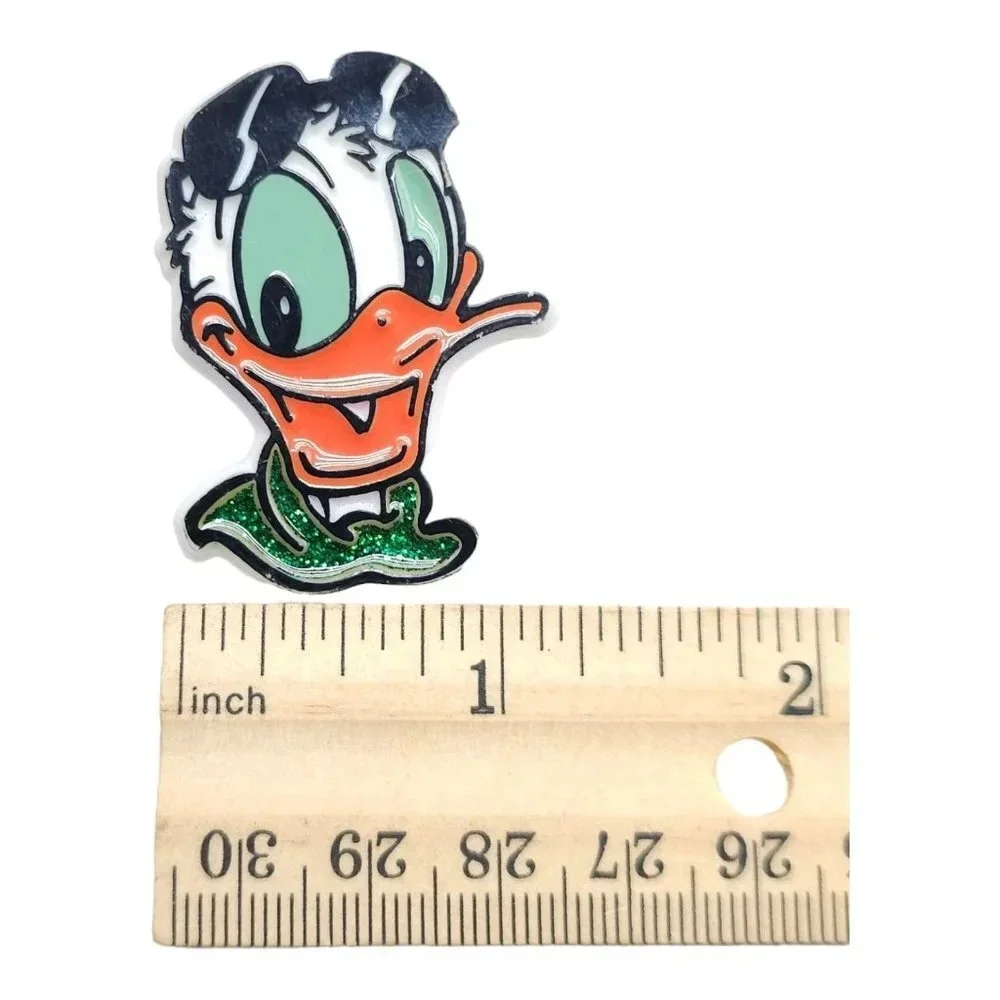 The Walt Disney Donald Duck Plastic Brooch Pin Gold Tone Vintage